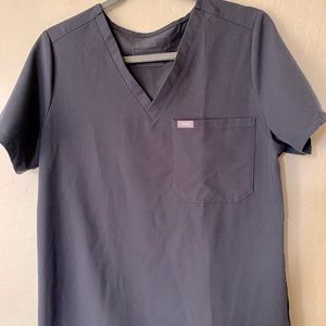 Figs Catarina scrub top in charcoal